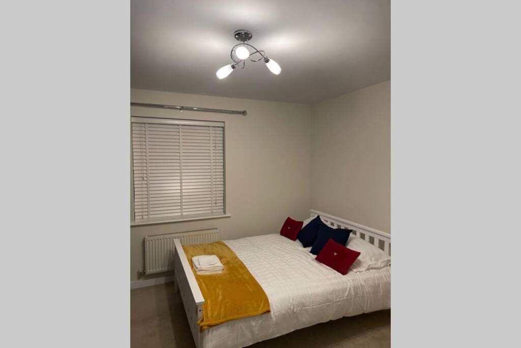 Luxurious & Cosy Apartment In Surrey 웨이브리지 외부 사진